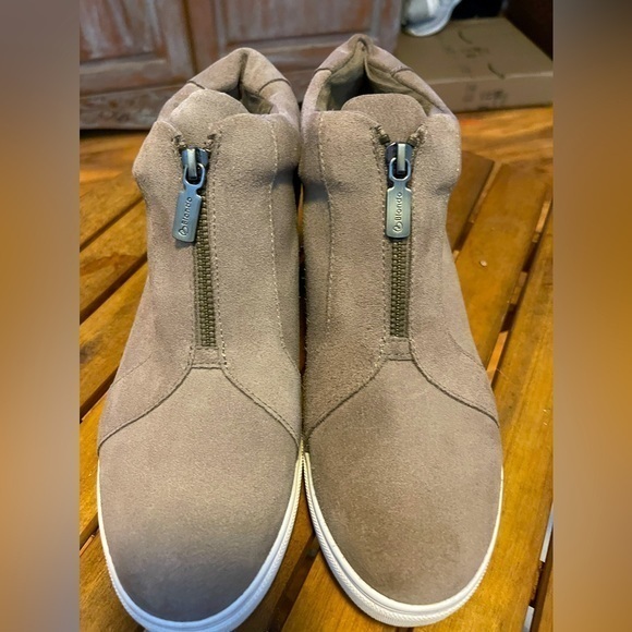 Blondo Waterproof Ankle Booties w/ Front Zipper. In EUC. Size 11. Padding. - Picture 1 of 7